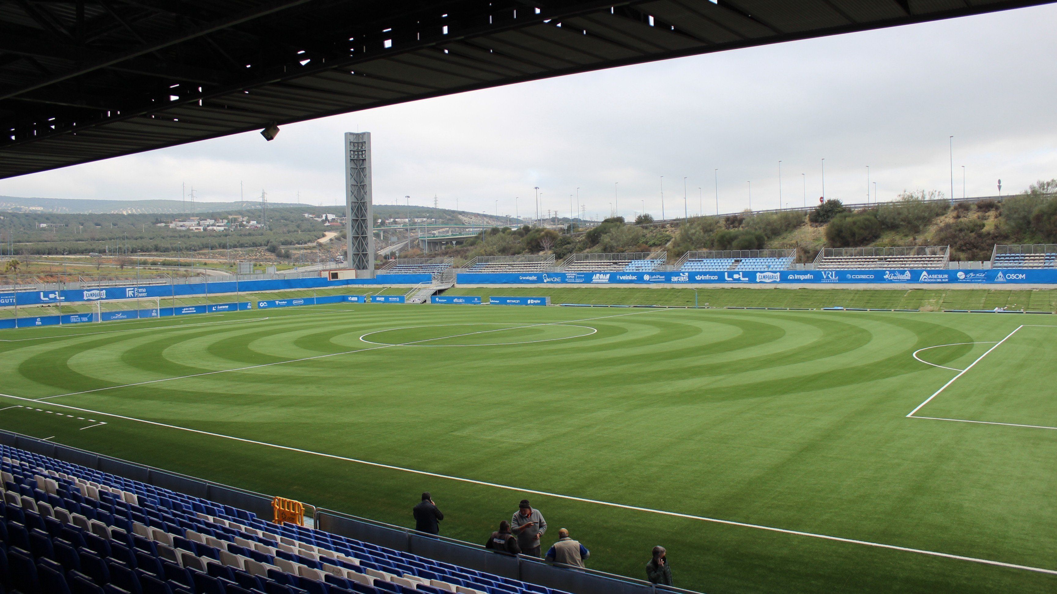  Imagen del estadio municipal con el césped renovado 