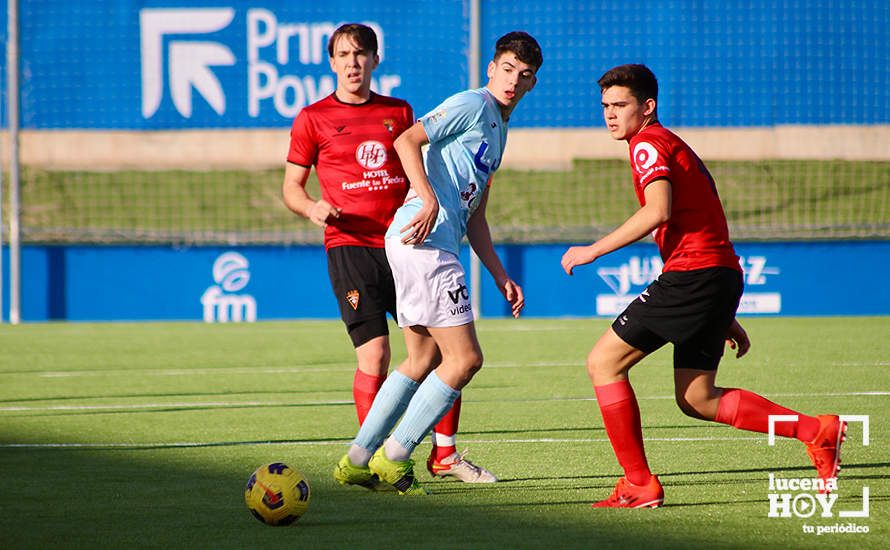 DEPORTE BASE / GALERÍA: El Juvenil A de la Fundación Lucena CF mantiene vivas sus aspiraciones de ascenso tras derrotar al Egabrense (2-1). Las fotos del partido