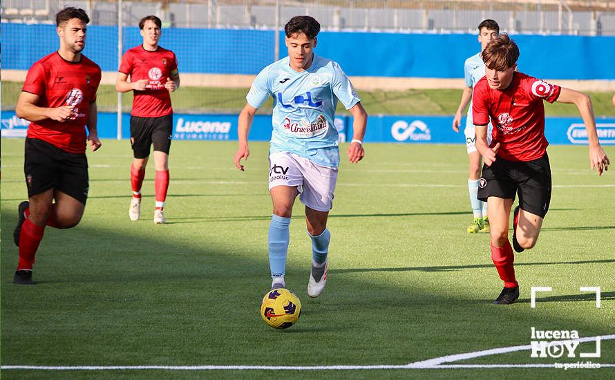 DEPORTE BASE / GALERÍA: El Juvenil A de la Fundación Lucena CF mantiene vivas sus aspiraciones de ascenso tras derrotar al Egabrense (2-1). Las fotos del partido