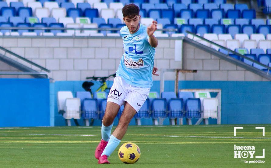 DEPORTE BASE / GALERÍA: El Juvenil A de la Fundación Lucena CF mantiene vivas sus aspiraciones de ascenso tras derrotar al Egabrense (2-1). Las fotos del partido