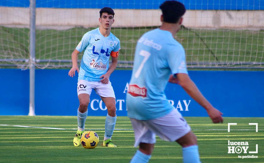 DEPORTE BASE / GALERÍA: El Juvenil A de la Fundación Lucena CF mantiene vivas sus aspiraciones de ascenso tras derrotar al Egabrense (2-1). Las fotos del partido