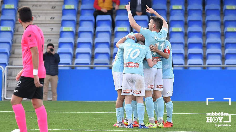  Los locales celebran el segundo gol del encuentro 