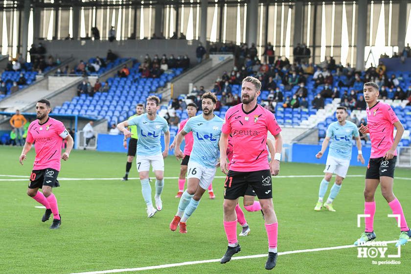GALERÍA: El Ciudad de Lucena sigue imparable y suma tres puntos más ante el Ceuta B (3-2). Las fotos del partido GALERÍA: El Ciudad de Lucena sigue imparable y suma tres puntos más ante el Ceuta B (3-2). Las fotos del partido
