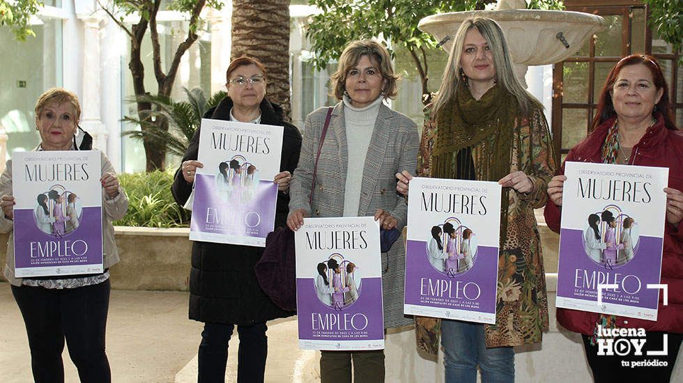  Carmen Gallardo junto a las representantes de la OFS en la presentación de la jornada 