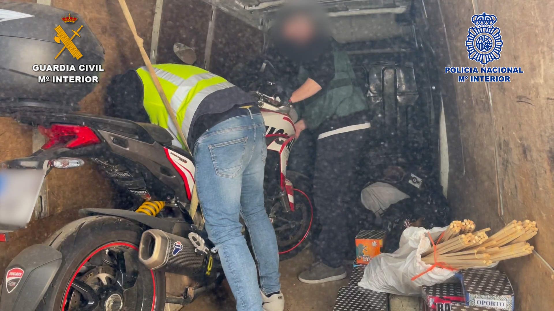  Una de las motos recuperadas por la Guardia Civil y Policía Nacional en este operativo 