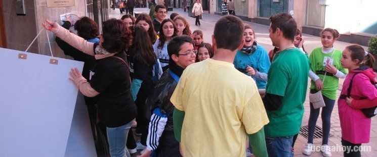  500 alumnos lucentinos celebran el Día de la Paz con una 'gymkana' 