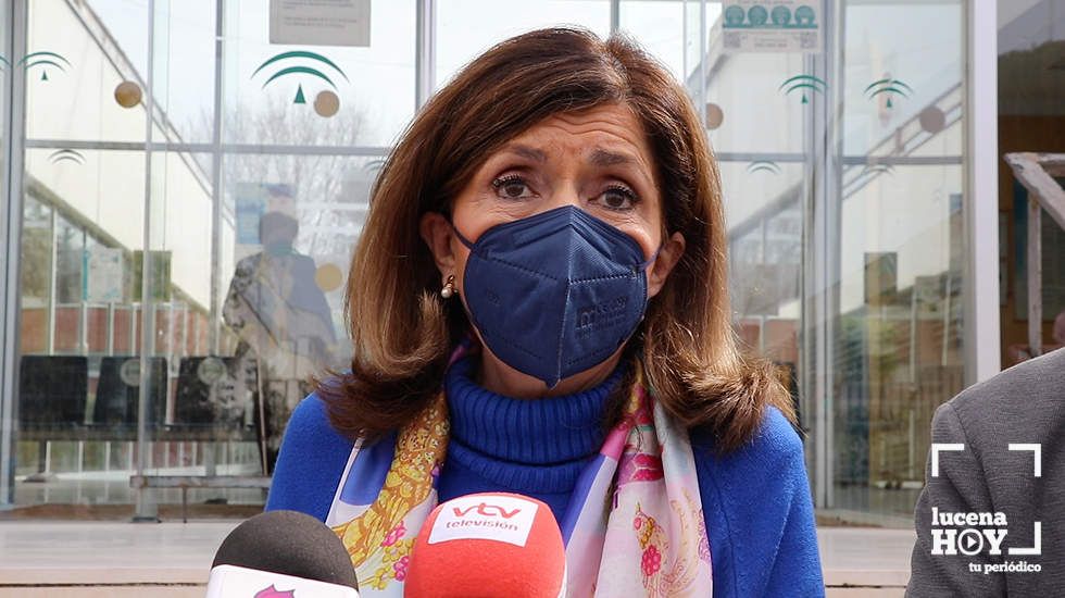  María Jesús Botella, esta mañana a las puertas del Centro de Salud Lucena II 