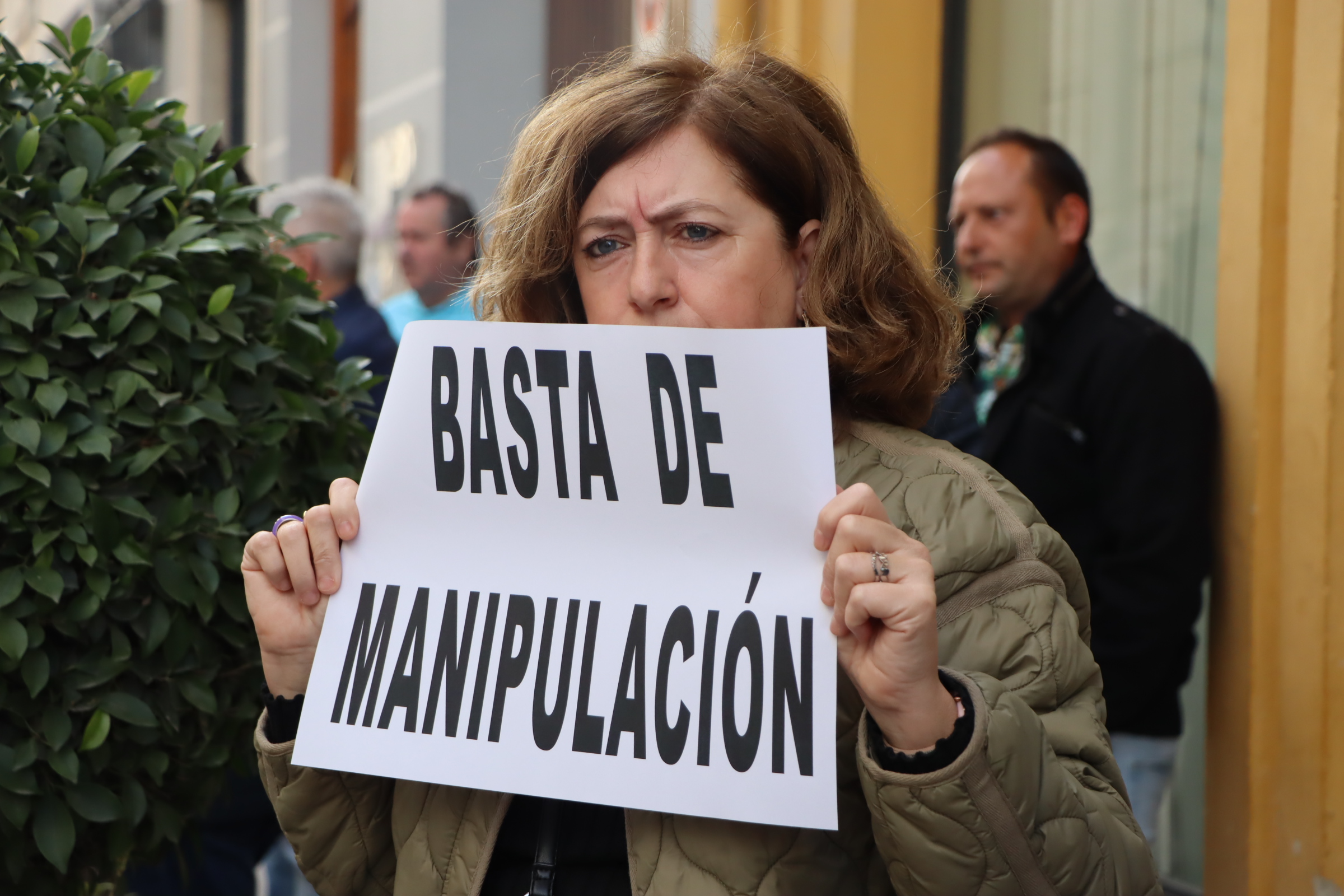 Manifestación Jauja ante el juzgado de Lucena