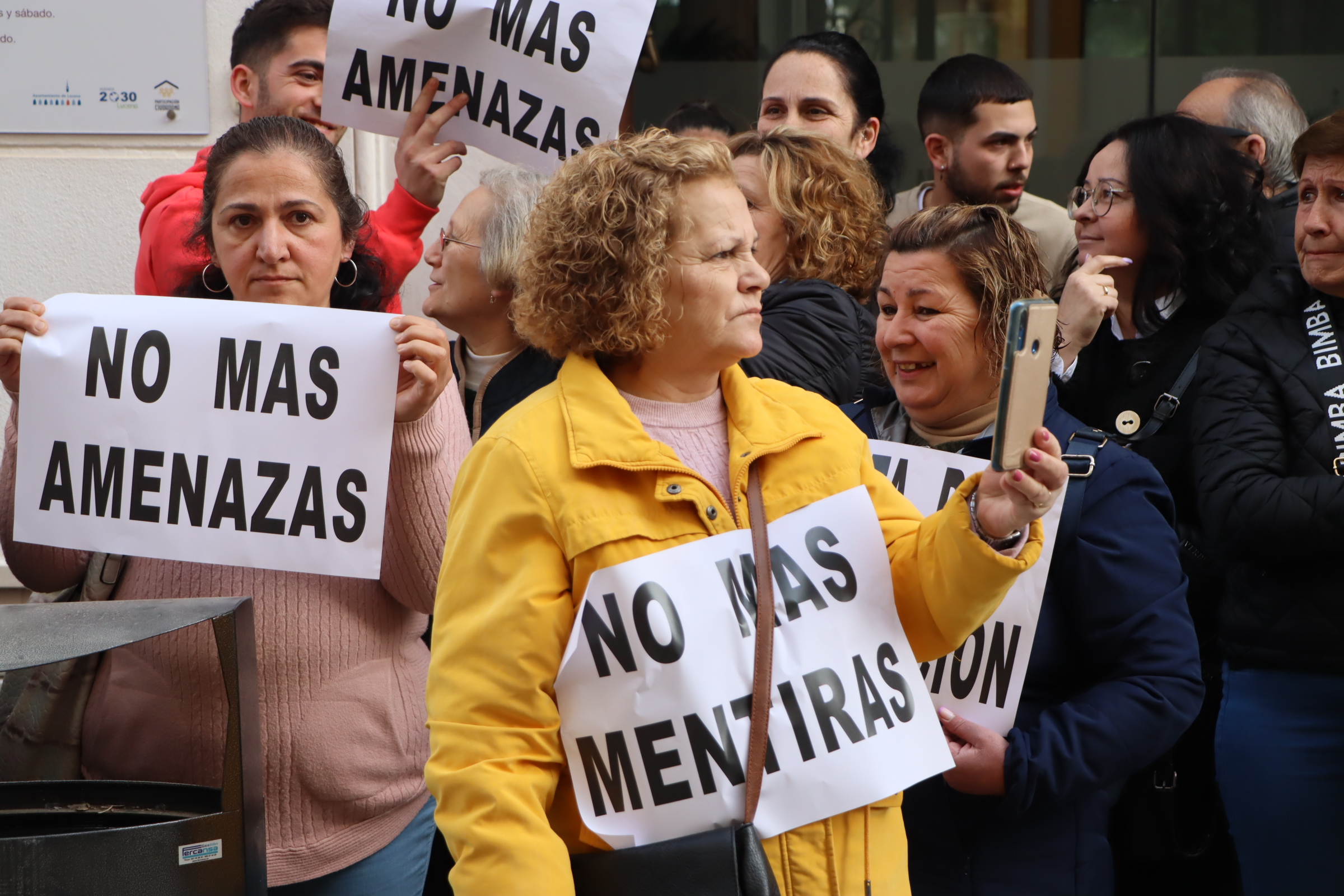 Manifestación Jauja ante el juzgado de Lucena