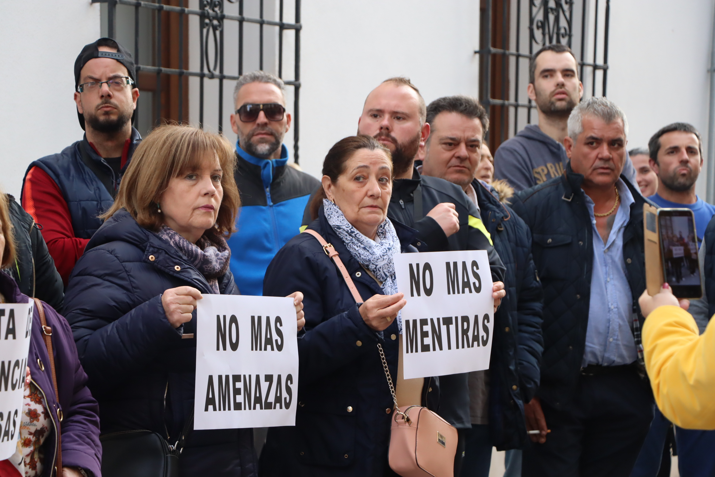 Manifestación Jauja ante el juzgado de Lucena