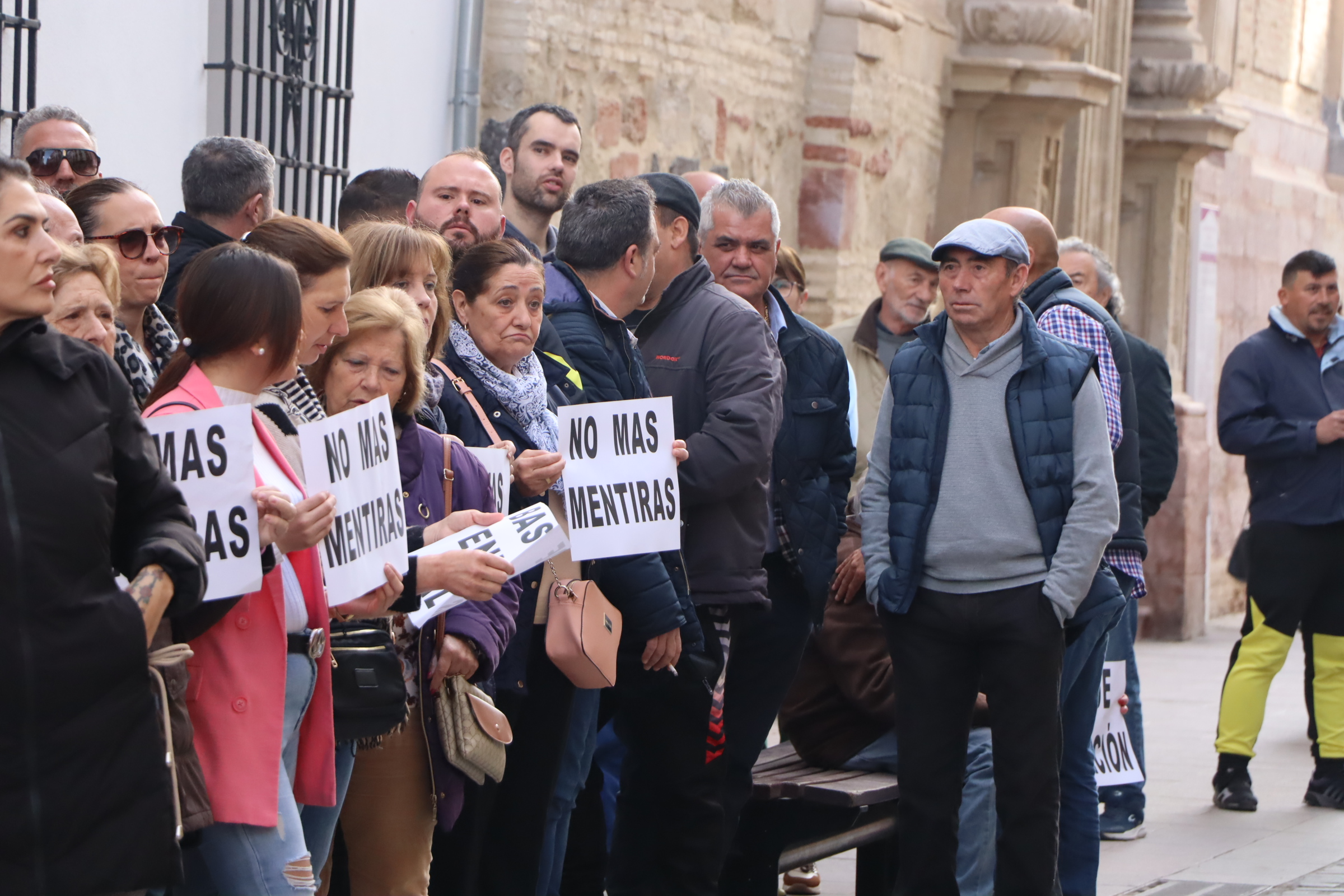 Manifestación Jauja ante el juzgado de Lucena