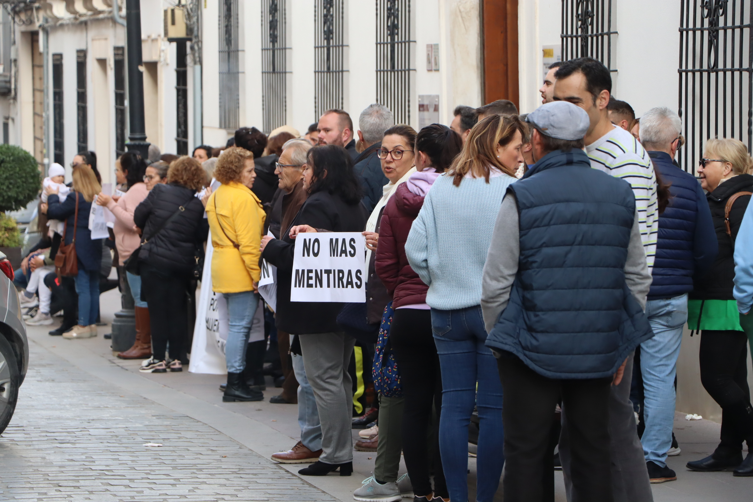 Manifestación Jauja ante el juzgado de Lucena