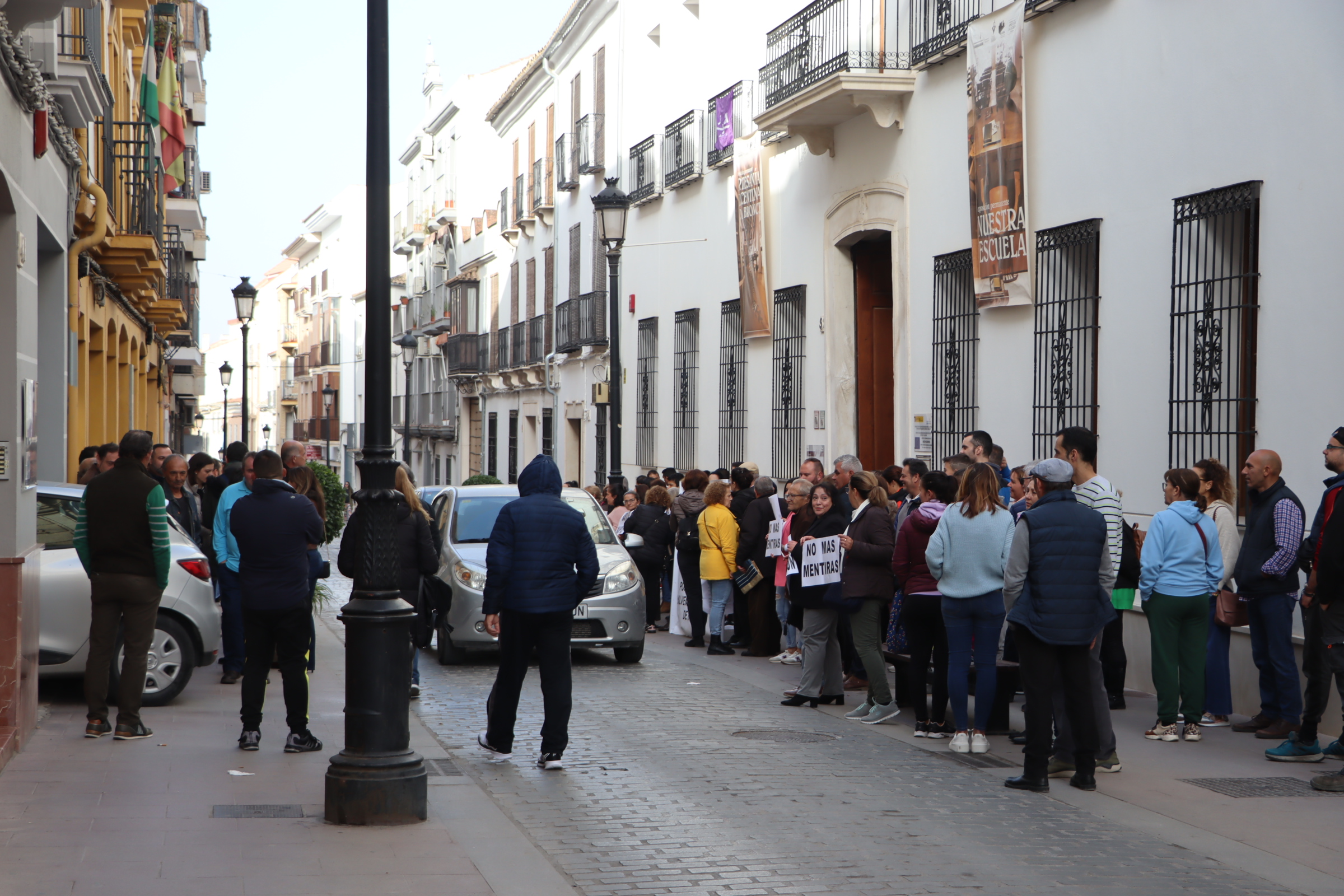 Manifestación Jauja ante el juzgado de Lucena