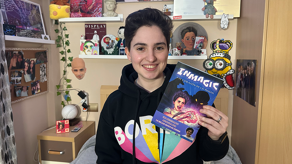 Inmagic muestra su libro, que presentará este sábado en la Papelería-Librería Elena