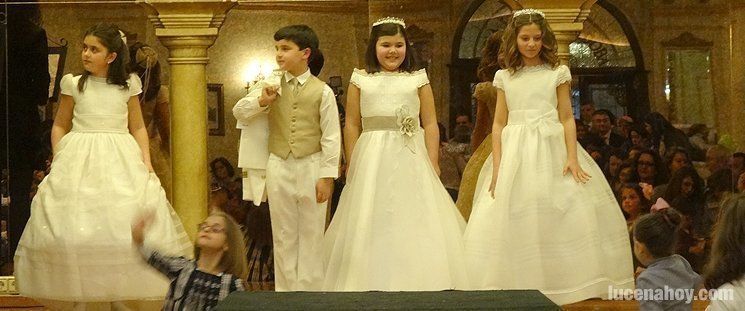  La cofradía del Encuentro organiza un desfile de moda infantil 