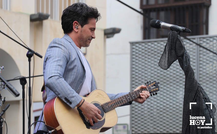 GALERÍA: David de María pone el colofón musical al Día de Andalucía con un multitudinario concierto en la Plaza Nueva