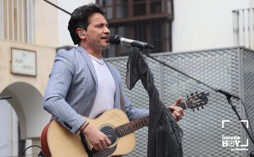 GALERÍA: David de María pone el colofón musical al Día de Andalucía con un multitudinario concierto en la Plaza Nueva