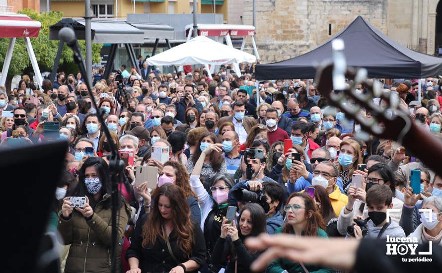 GALERÍA: David de María pone el colofón musical al Día de Andalucía con un multitudinario concierto en la Plaza Nueva