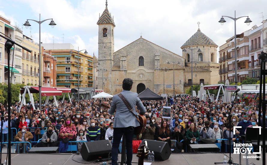 GALERÍA: David de María pone el colofón musical al Día de Andalucía con un multitudinario concierto en la Plaza Nueva