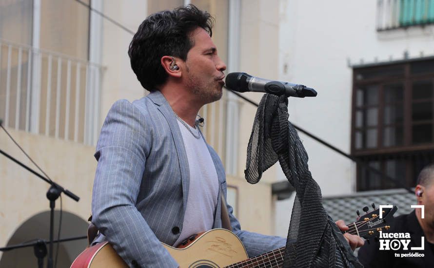 GALERÍA: David de María pone el colofón musical al Día de Andalucía con un multitudinario concierto en la Plaza Nueva