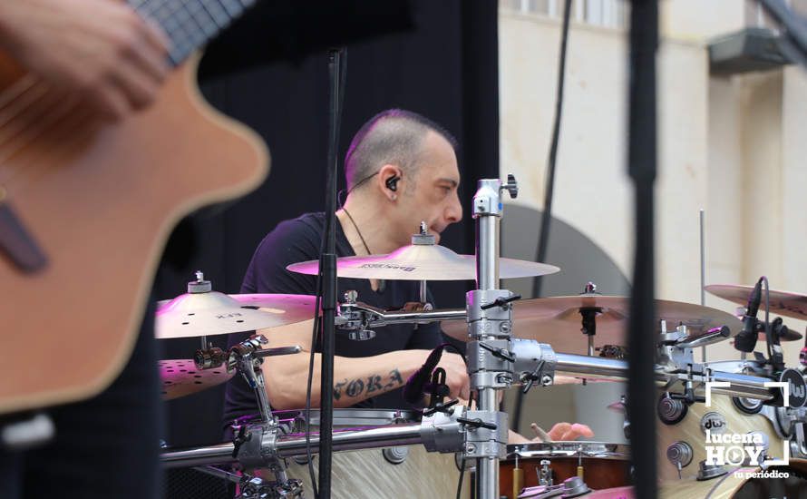 GALERÍA: David de María pone el colofón musical al Día de Andalucía con un multitudinario concierto en la Plaza Nueva