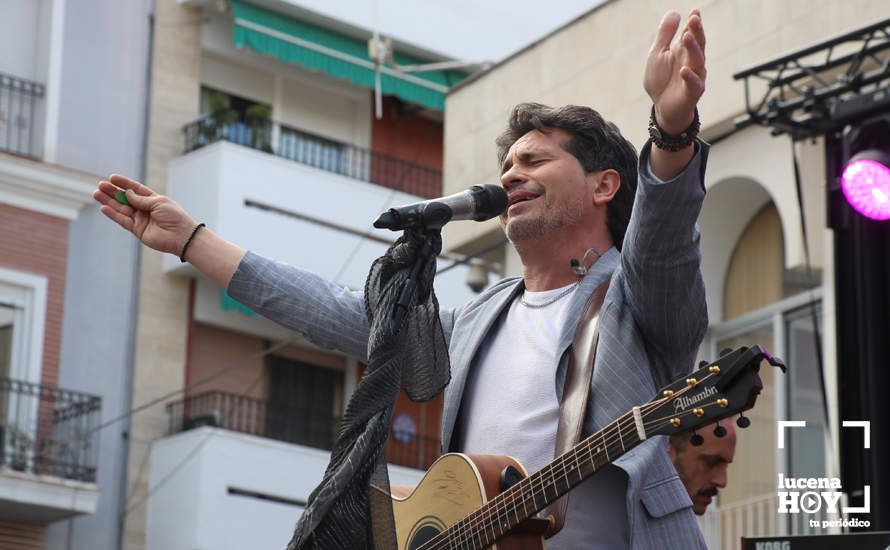 GALERÍA: David de María pone el colofón musical al Día de Andalucía con un multitudinario concierto en la Plaza Nueva