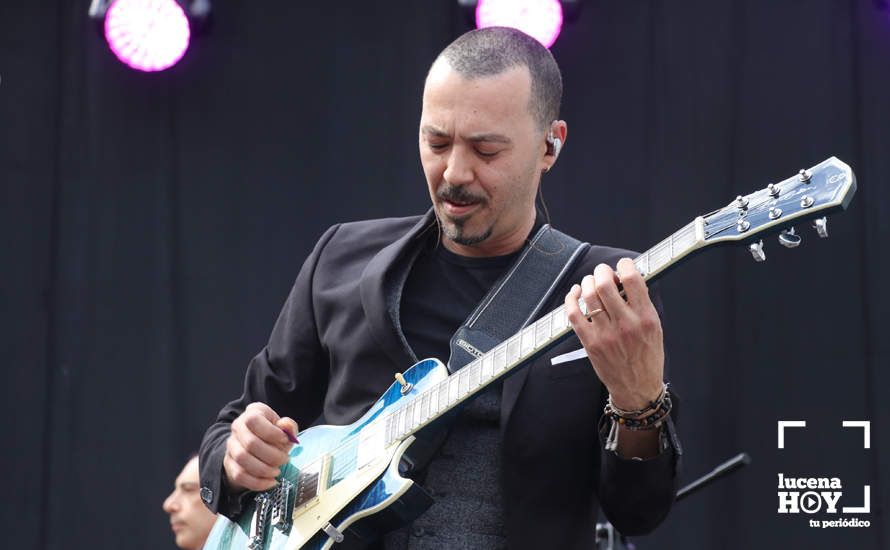 GALERÍA: David de María pone el colofón musical al Día de Andalucía con un multitudinario concierto en la Plaza Nueva