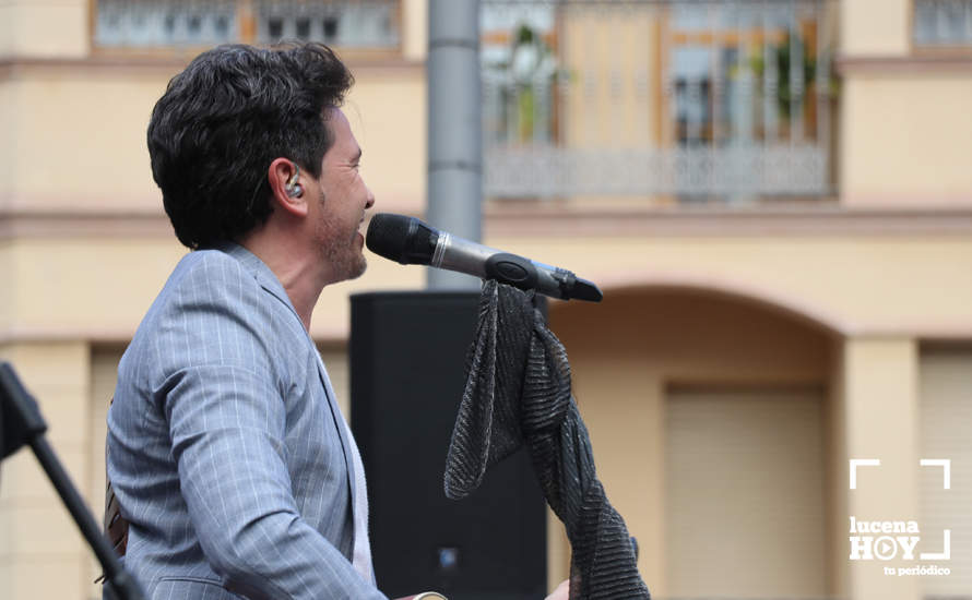 GALERÍA: David de María pone el colofón musical al Día de Andalucía con un multitudinario concierto en la Plaza Nueva