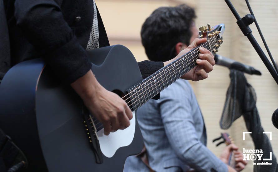 GALERÍA: David de María pone el colofón musical al Día de Andalucía con un multitudinario concierto en la Plaza Nueva