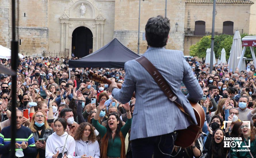 GALERÍA: David de María pone el colofón musical al Día de Andalucía con un multitudinario concierto en la Plaza Nueva