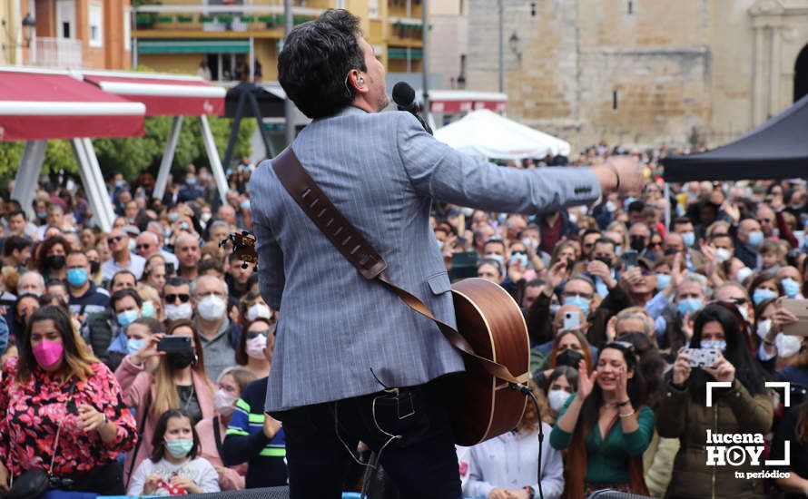 GALERÍA: David de María pone el colofón musical al Día de Andalucía con un multitudinario concierto en la Plaza Nueva