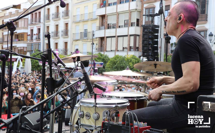 GALERÍA: David de María pone el colofón musical al Día de Andalucía con un multitudinario concierto en la Plaza Nueva