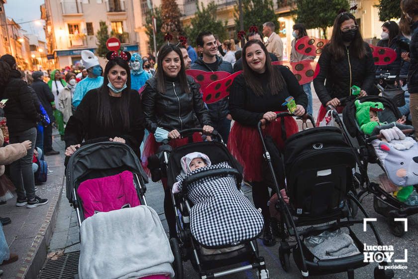 GALERÍA: El Pasacalles llena de alegría y colorido las calles del centro de Lucena