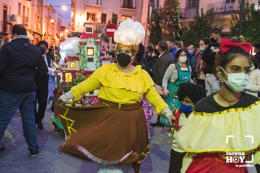 GALERÍA: El Pasacalles llena de alegría y colorido las calles del centro de Lucena
