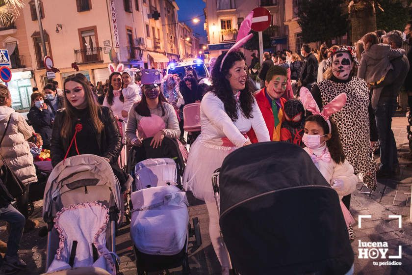 GALERÍA: El Pasacalles llena de alegría y colorido las calles del centro de Lucena