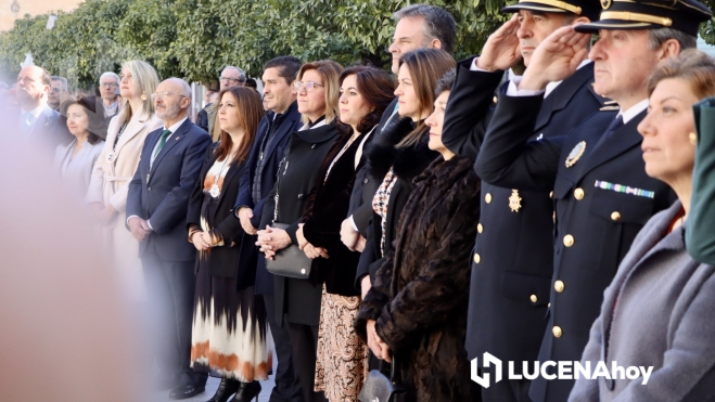 Izada de banderas en la Plaza Nueva