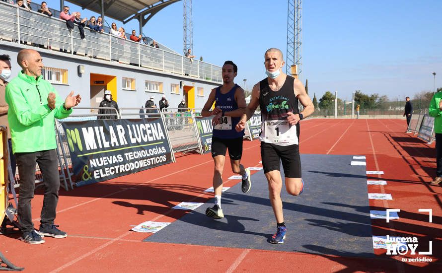 GALERÍA III: Las fotos de la VIII Media Maratón de Lucena: La alegría de llegar a la meta