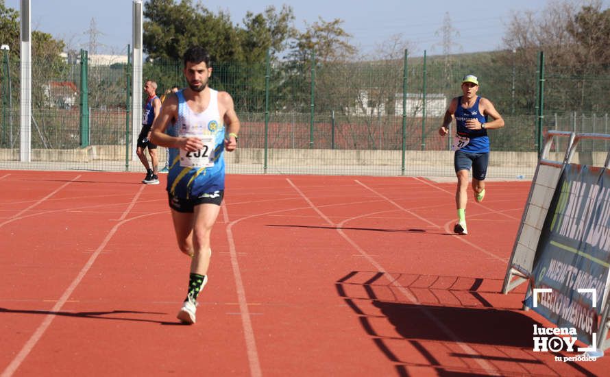 GALERÍA III: Las fotos de la VIII Media Maratón de Lucena: La alegría de llegar a la meta