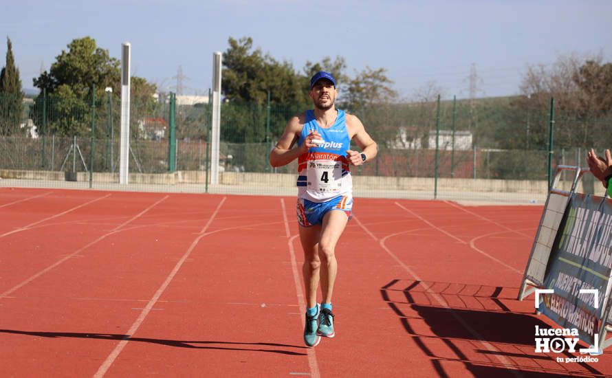 GALERÍA III: Las fotos de la VIII Media Maratón de Lucena: La alegría de llegar a la meta