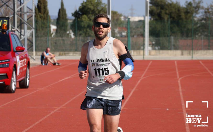 GALERÍA III: Las fotos de la VIII Media Maratón de Lucena: La alegría de llegar a la meta