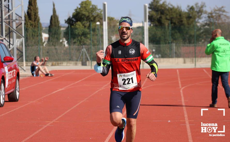 GALERÍA III: Las fotos de la VIII Media Maratón de Lucena: La alegría de llegar a la meta