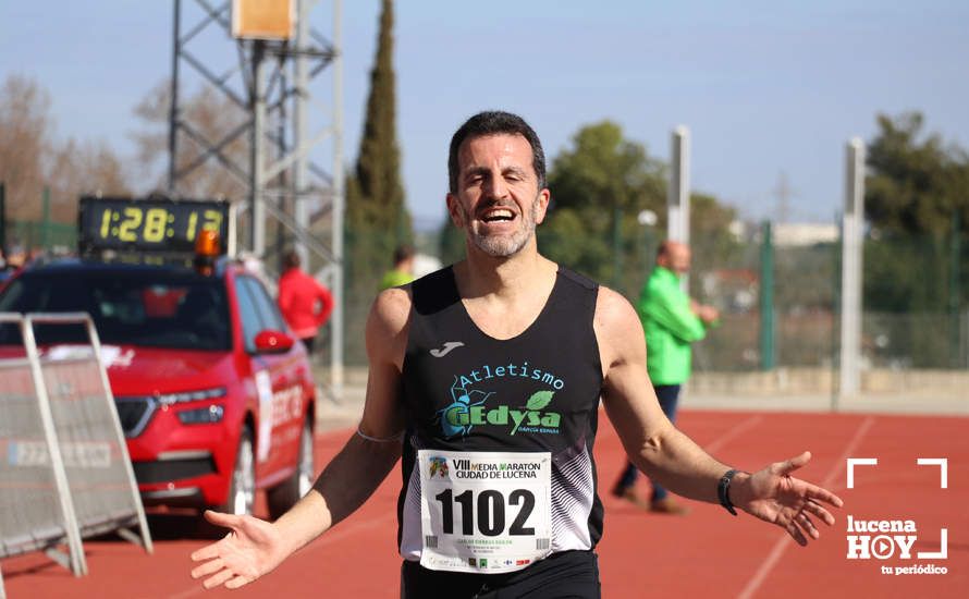 GALERÍA III: Las fotos de la VIII Media Maratón de Lucena: La alegría de llegar a la meta