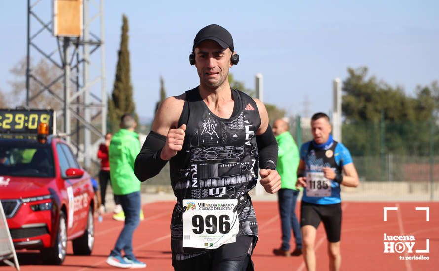 GALERÍA III: Las fotos de la VIII Media Maratón de Lucena: La alegría de llegar a la meta GALERÍA III: Las fotos de la VIII Media Maratón de Lucena: La alegría de llegar a la meta