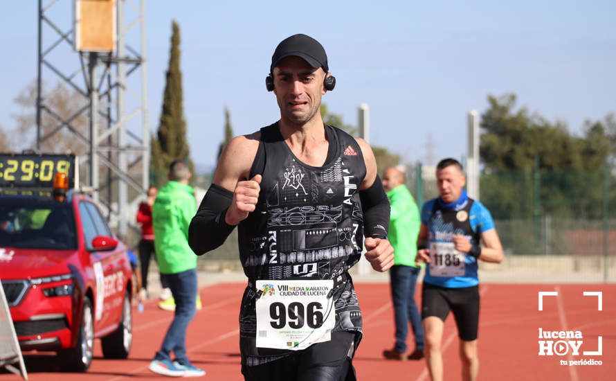 GALERÍA III: Las fotos de la VIII Media Maratón de Lucena: La alegría de llegar a la meta