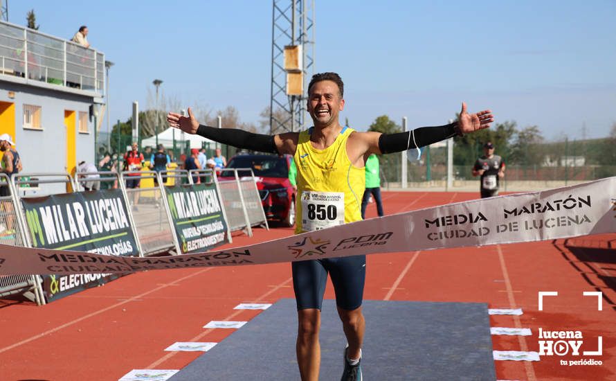 GALERÍA III: Las fotos de la VIII Media Maratón de Lucena: La alegría de llegar a la meta