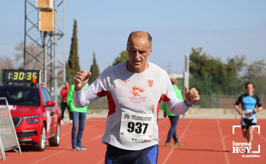 GALERÍA III: Las fotos de la VIII Media Maratón de Lucena: La alegría de llegar a la meta