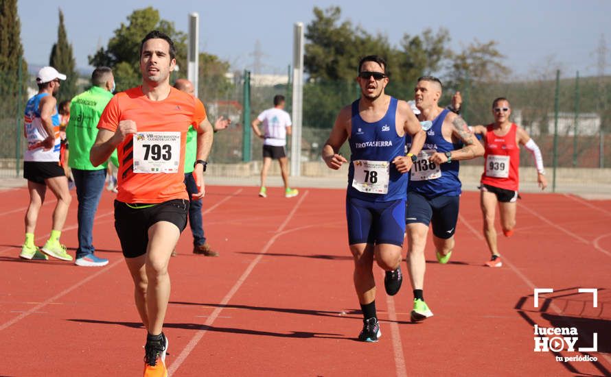 GALERÍA III: Las fotos de la VIII Media Maratón de Lucena: La alegría de llegar a la meta