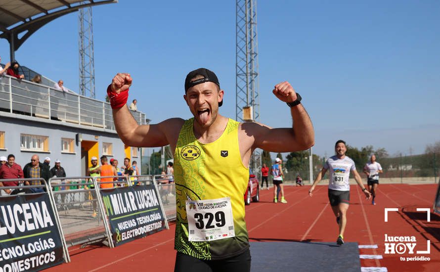 GALERÍA III: Las fotos de la VIII Media Maratón de Lucena: La alegría de llegar a la meta