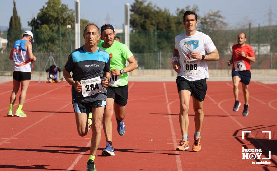 GALERÍA III: Las fotos de la VIII Media Maratón de Lucena: La alegría de llegar a la meta