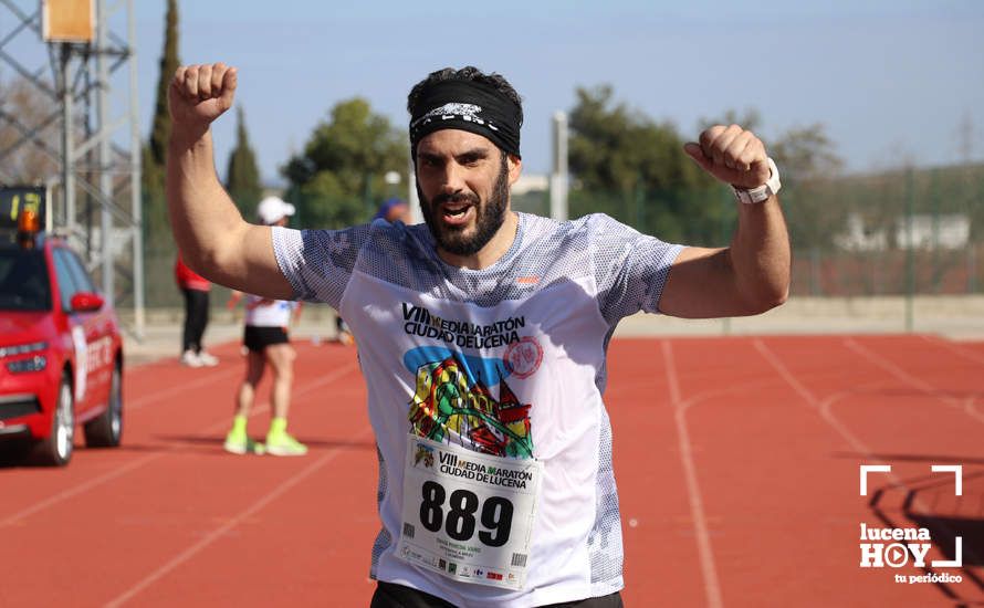 GALERÍA III: Las fotos de la VIII Media Maratón de Lucena: La alegría de llegar a la meta